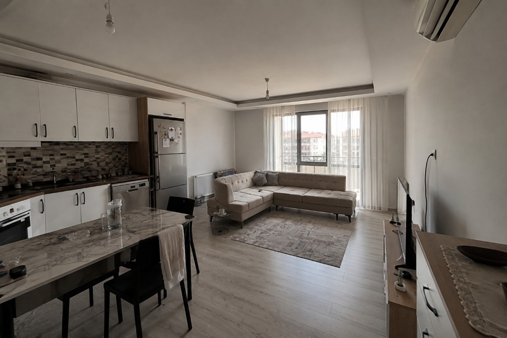 Tadilat Öncesi: Salon ve Duvarlar